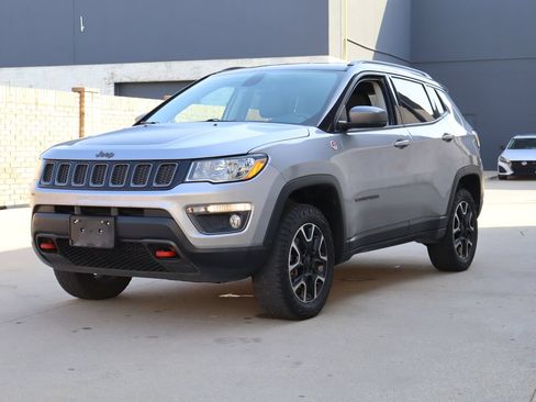 Used 2019 Jeep Compass Trailhawk AWD/4WD image 2