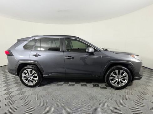 Used 2020 Toyota RAV4 XLE Premium image 4