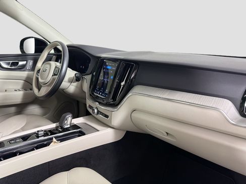 Certified 2024 Volvo XC60 B5 Plus w/ Protection Package Premier AWD/4WD image 28