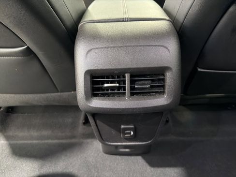 Used 2024 GMC Terrain SLT image 30