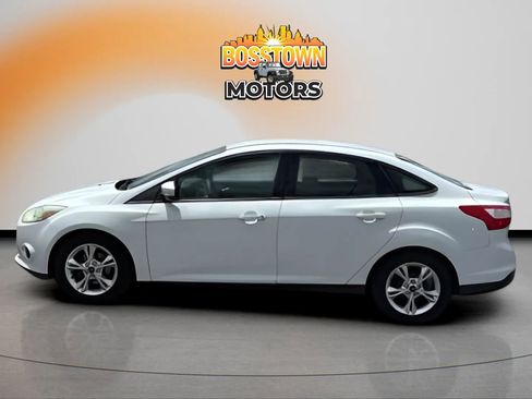 Used 2014 Ford Focus SE FWD image 2