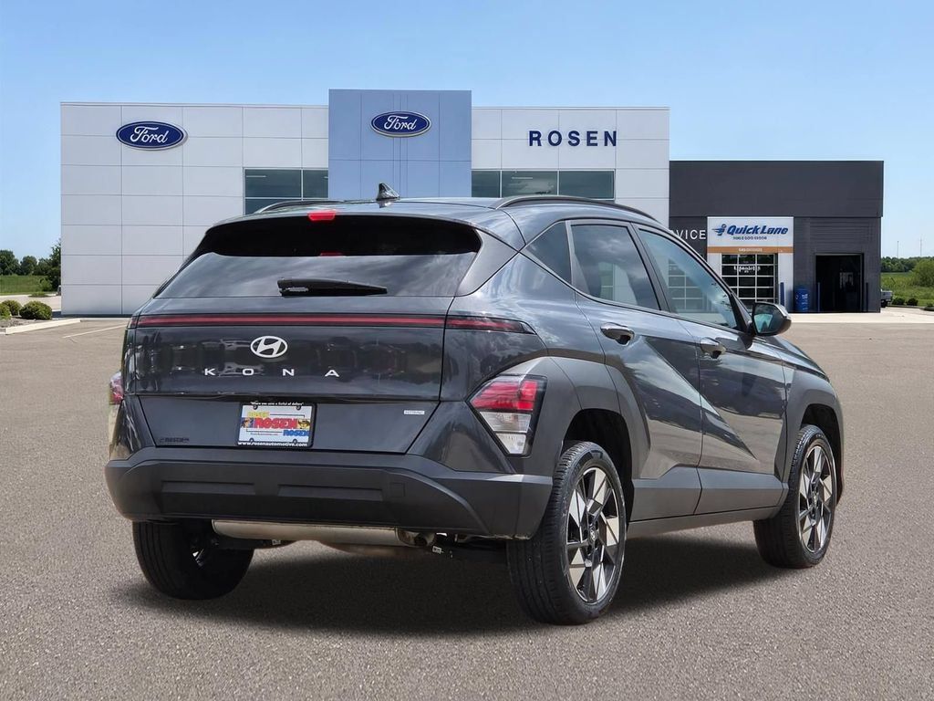 Used 2024 Hyundai Kona SEL AWD/4WD image 3