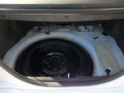 Used 2004 Ford Mustang Deluxe Convertible image 22