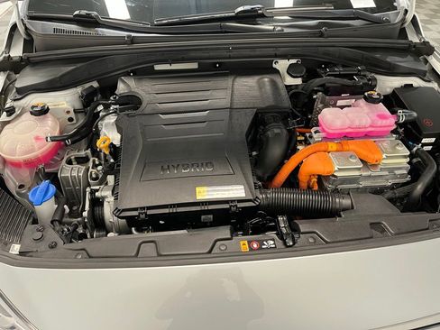Used 2020 Hyundai Ioniq SE FWD image 17