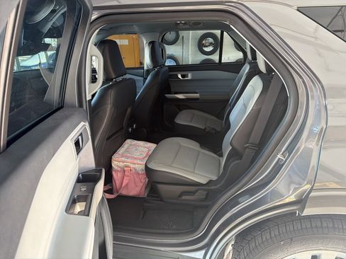 Used 2021 Ford Explorer XLT w/ Equipment Group 202A image 7