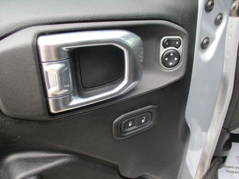 Used 2022 Jeep Wrangler Unlimited Rubicon AWD/4WD image 13