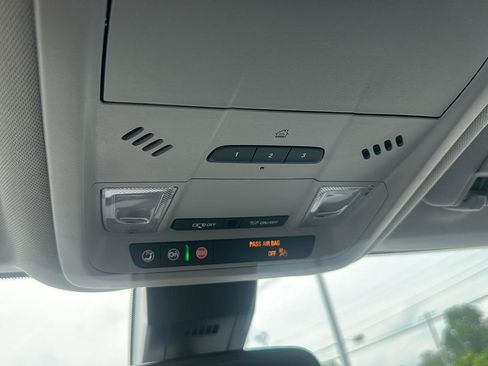 Used 2024 Chevrolet Equinox Premier FWD image 37