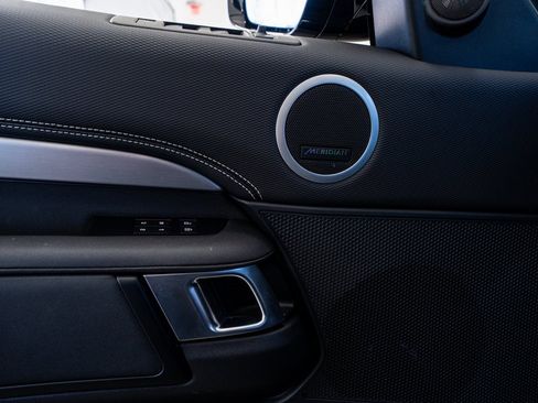 Used 2024 Land Rover Discovery Dynamic SE image 31