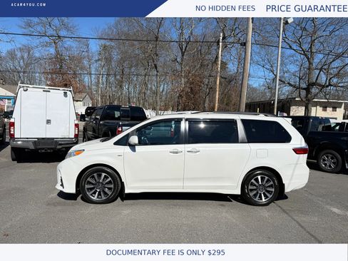 Used 2019 Toyota Sienna XLE image 2