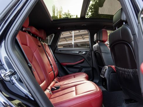 Certified 2023 Porsche Macan image 43