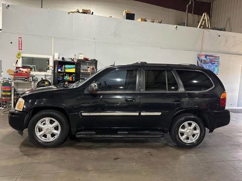 Used 2005 GMC Envoy SLT image 2