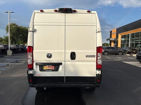 Used 2024 RAM ProMaster 2500 w/ Convenience Group FWD image 4