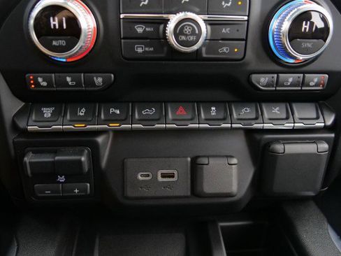 Used 2021 GMC Sierra 3500 Denali w/ Denali Ultimate Package image 16