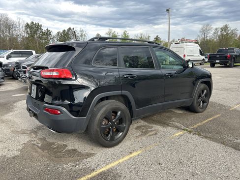 Used 2018 Jeep Cherokee High Altitude w/ Luxury Group AWD/4WD image 4