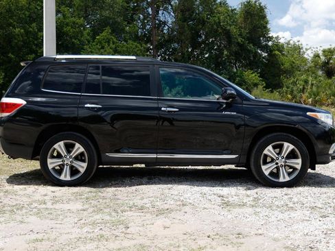 Used 2011 Toyota Highlander Limited w/ Tow Pkg FWD image 13