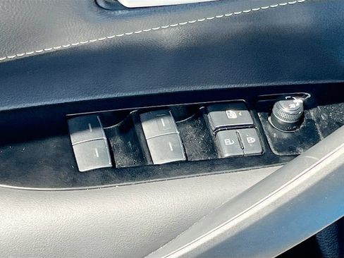 Used 2022 Toyota Corolla SE FWD image 17