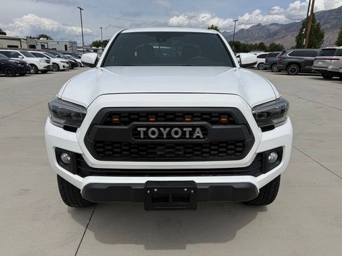 Used 2019 Toyota Tacoma TRD Off-Road w/ Technology Package AWD/4WD image 8