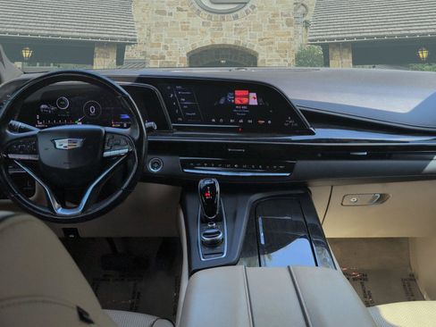 Used 2023 Cadillac Escalade Premium Luxury AWD/4WD image 16