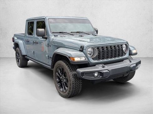Used 2024 Jeep Gladiator Sport AWD/4WD image 4