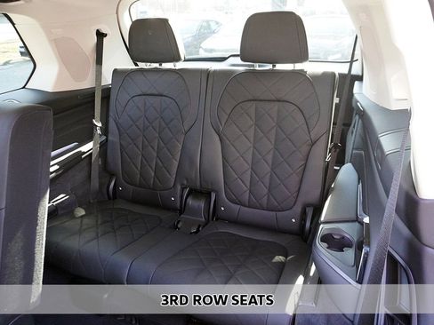 Used 2023 BMW X7 xDrive40i w/ Premium Package image 12