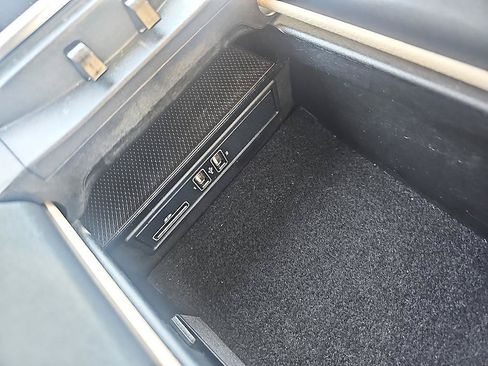 Used 2018 Mercedes-Benz C 300 Sedan image 24