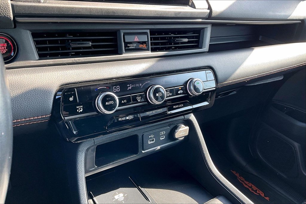 Used 2025 Honda Pilot TrailSport image 30