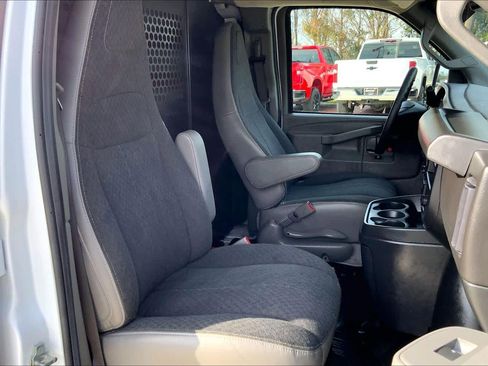 Used 2023 Chevrolet Express 2500 w/ Driver Convenience Package image 7