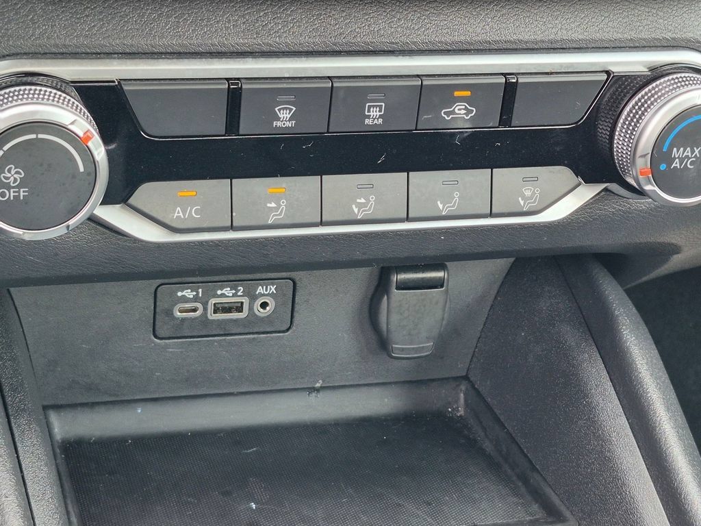 Used 2025 Nissan Altima 2.5 SV FWD image 19