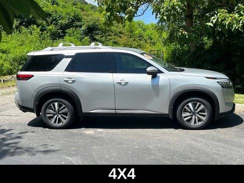 Used 2023 Nissan Pathfinder SL w/ Lighting Package (N92) AWD/4WD image 3
