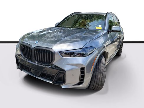 Used 2026 BMW X5 xDrive40i w/ M Sport Package AWD/4WD image 3