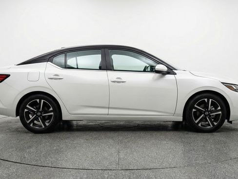 Used 2025 Nissan Sentra SV FWD image 11