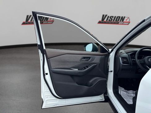 Used 2023 Nissan Rogue S image 22