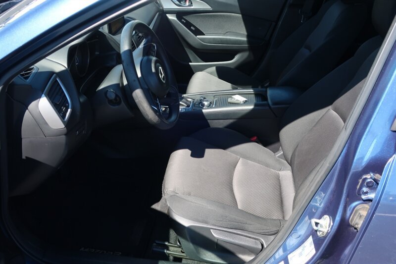 Used 2018 MAZDA MAZDA3 Sport FWD image 13