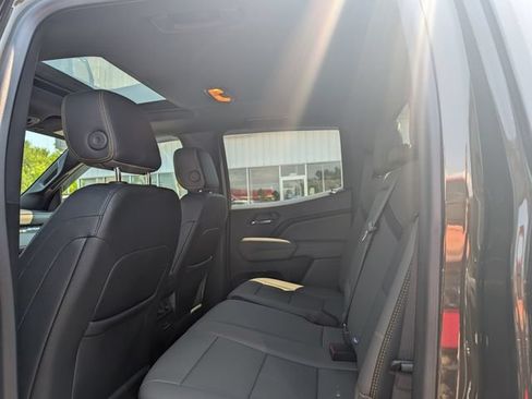 Used 2024 Chevrolet Colorado ZR2 w/ ZR2 Convenience Package III AWD/4WD image 18