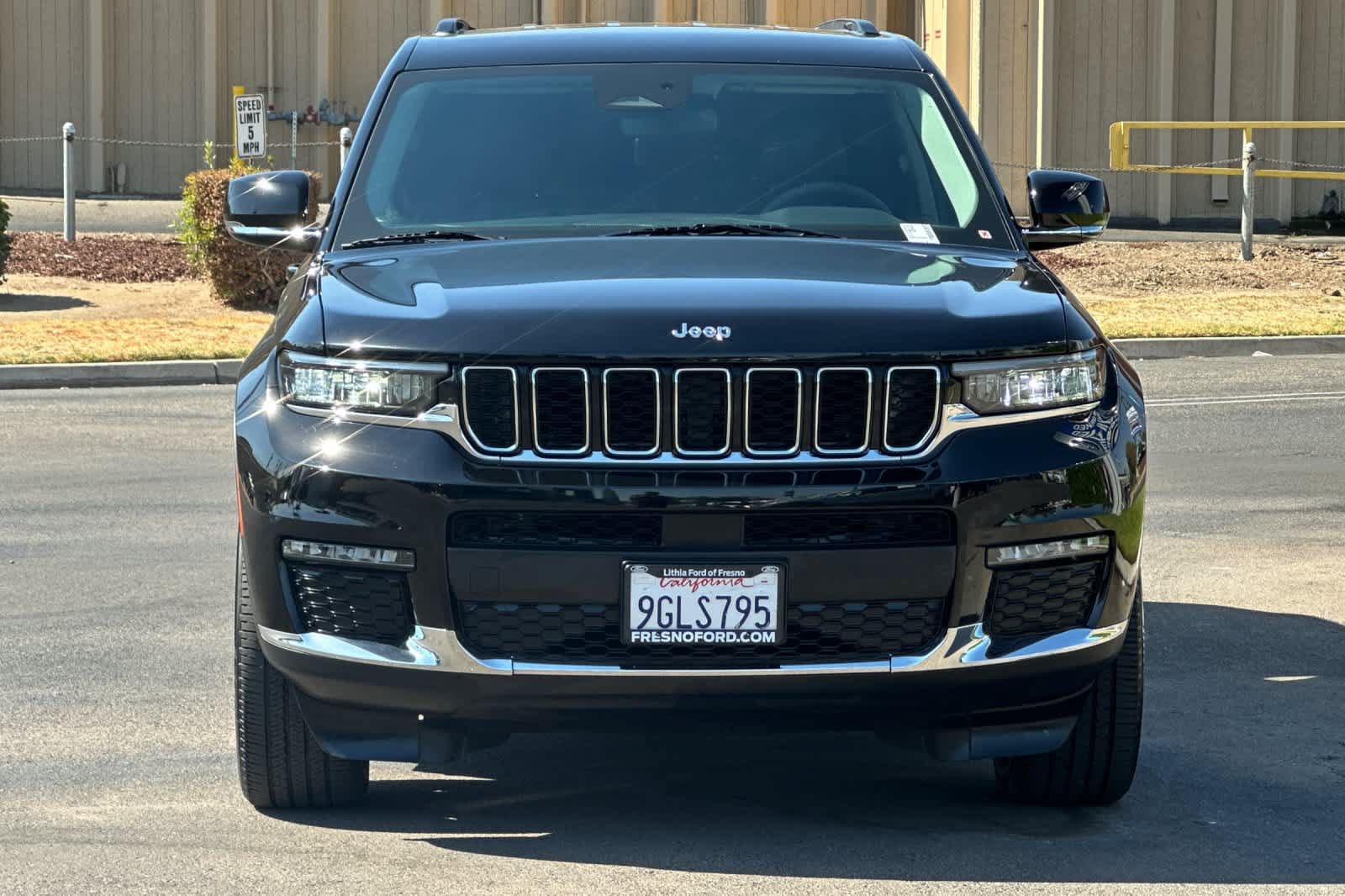 Used 2023 Jeep Grand Cherokee L Limited w/ Rear Seat Video Group I AWD/4WD image 11