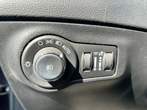 Used 2021 Jeep Compass Latitude AWD/4WD image 18