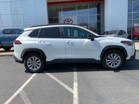 Used 2026 Toyota Corolla Cross LE image 2