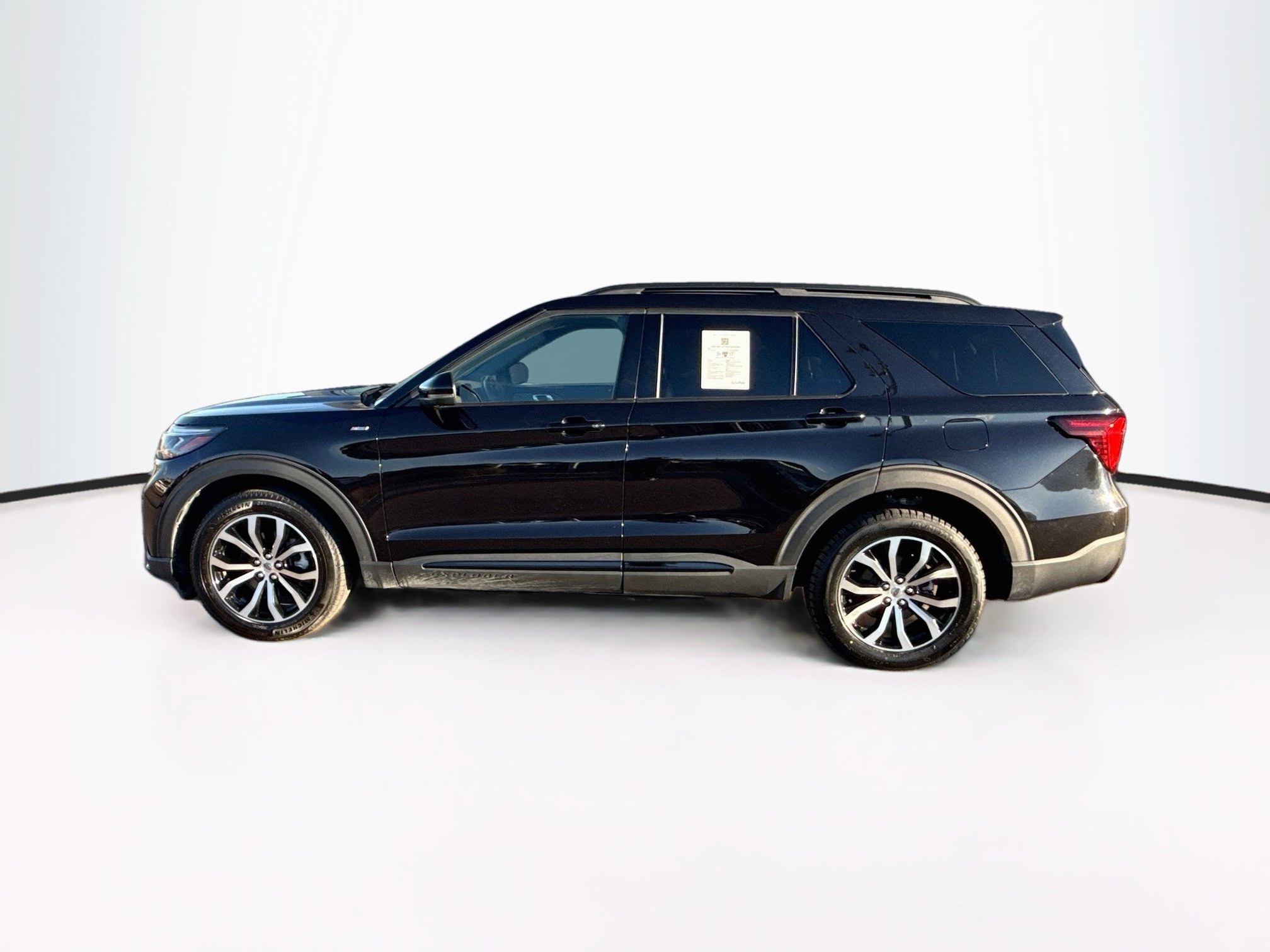 Used 2025 Ford Explorer ST-Line AWD/4WD image 4