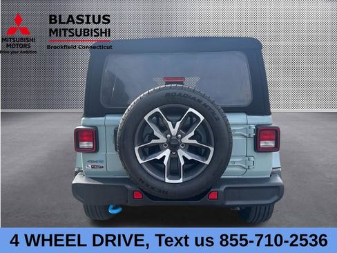 Used 2024 Jeep Wrangler Unlimited w/ Convenience Group AWD/4WD image 9