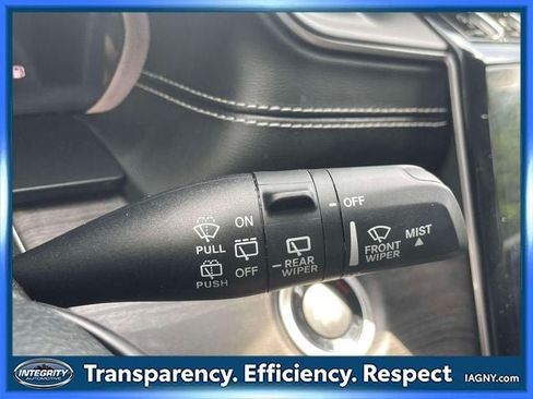 Used 2023 Jeep Grand Cherokee L Limited AWD/4WD image 25