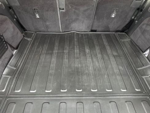 Used 2019 Land Rover Discovery SE AWD/4WD image 10