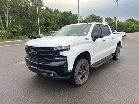 Used 2019 Chevrolet Silverado 1500 LT Trail Boss AWD/4WD image 3