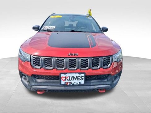 Used 2025 Jeep Compass Trailhawk image 12