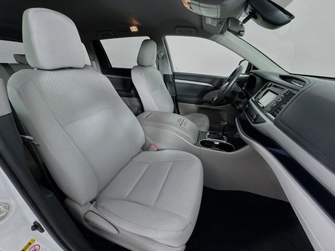 Used 2019 Toyota Highlander LE FWD image 27