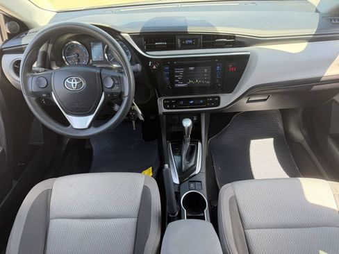 Used 2018 Toyota Corolla LE FWD image 11