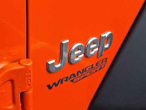 Used 2018 Jeep Wrangler Sport AWD/4WD image 30