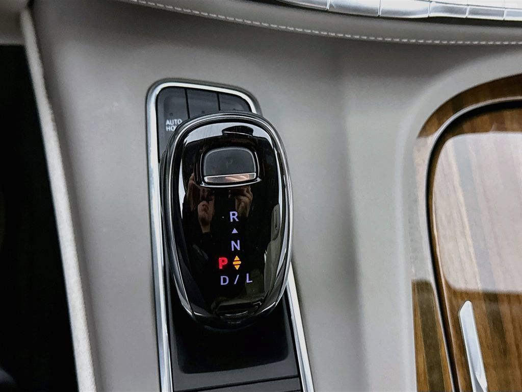 Used 2024 Cadillac Escalade Sport Platinum w/ LPO, ONYX Package AWD/4WD image 17