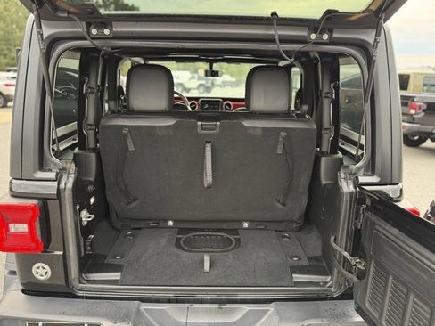 Used 2018 Jeep Wrangler Rubicon image 17