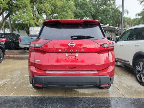 Certified 2025 Nissan Rogue SV w/ SV Premium Package FWD image 7