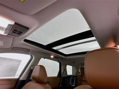 New 2025 Nissan Pathfinder Platinum image 8